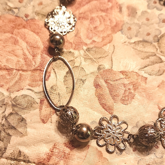 Long vintage filigree floral link necklace - Picture 3 of 3
